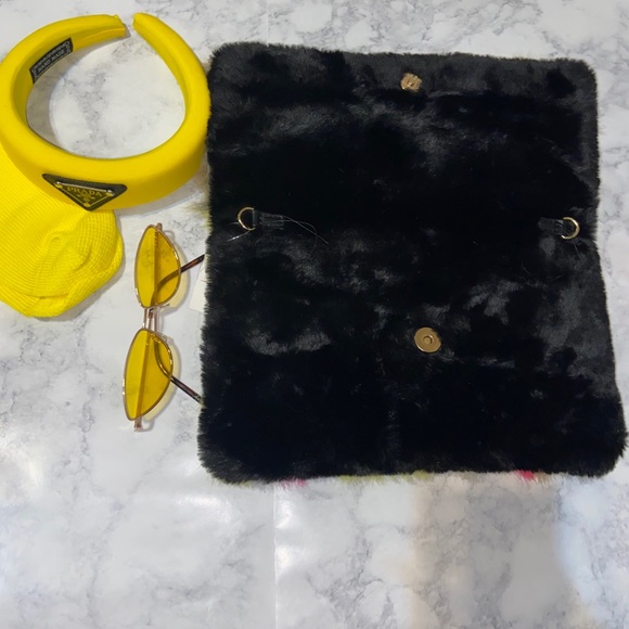 Banana split clutch 🍌🍓 - Picture 4 of 4